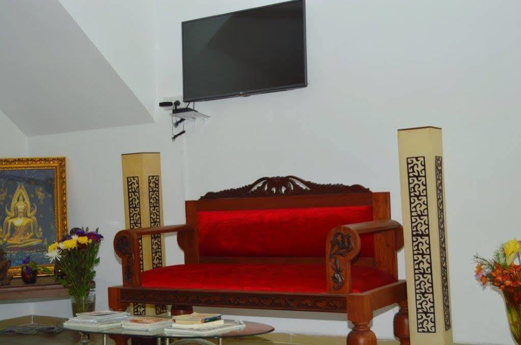 Hotel Empryean Катунаяка Экстерьер фото