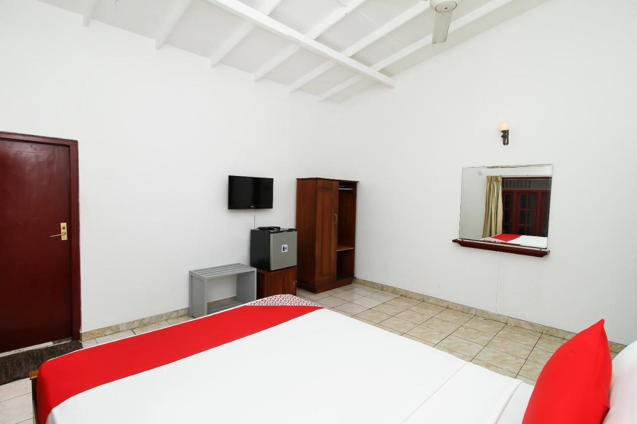 Hotel Empryean Катунаяка Экстерьер фото